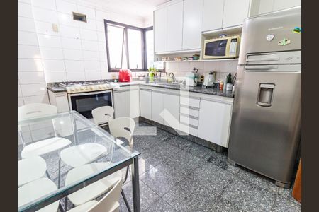 Apartamento à venda com 147m², 3 quartos e 2 vagas Apartamento à venda com 147m², 3 quartos e 2 vagasCozinha