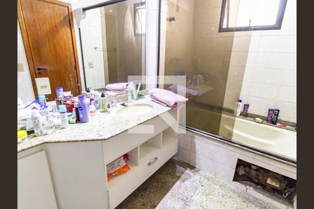 Apartamento à venda com 147m², 3 quartos e 2 vagas Apartamento à venda com 147m², 3 quartos e 2 vagasBanheiro da Suíte 1