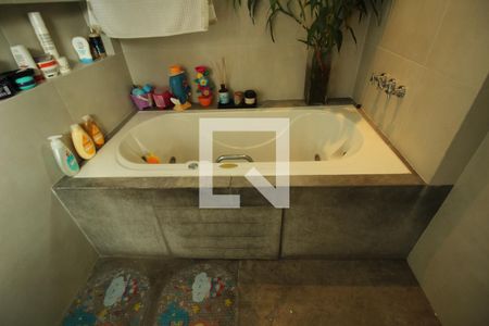 Apartamento à venda com 160m², 2 quartos e 3 vagasBanheiro suíte 1