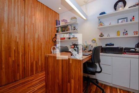 Apartamento à venda com 96m², 2 quartos e 2 vagasEscritório