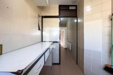Apartamento à venda com 77m², 3 quartos e 1 vagaÁrea de serviço