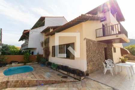 Casa à venda com 380m², 4 quartos e 3 vagasPiscina