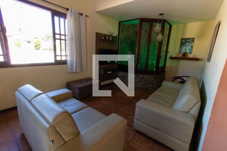 Sala de casa à venda com 4 quartos, 380m² em Piratininga, Niterói