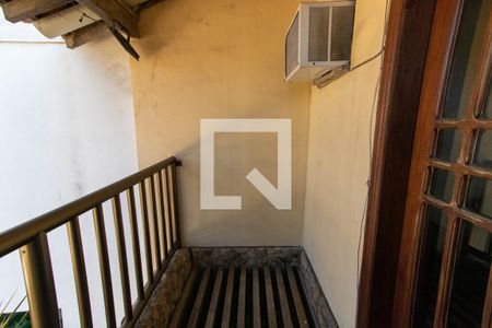 Casa à venda com 380m², 4 quartos e 3 vagasSuíte 2 varanda