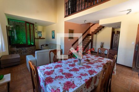 Sala de casa à venda com 4 quartos, 380m² em Piratininga, Niterói