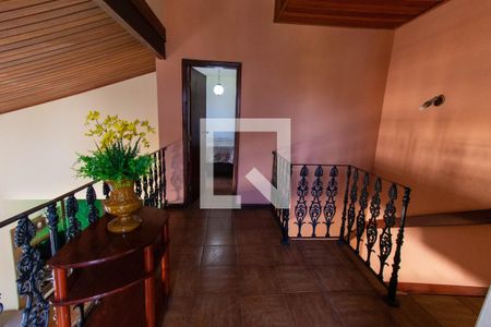 Casa à venda com 380m², 4 quartos e 3 vagasEscada