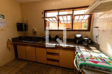 Casa à venda com 380m², 4 quartos e 3 vagasCozinha