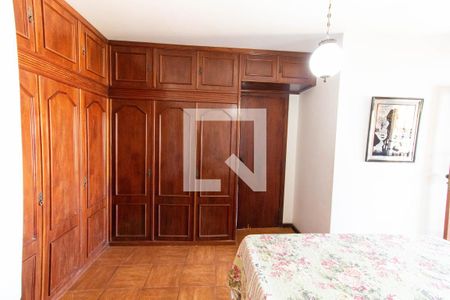 Casa à venda com 380m², 4 quartos e 3 vagasSuíte 2