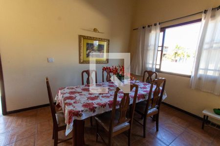 Sala de casa à venda com 4 quartos, 380m² em Piratininga, Niterói