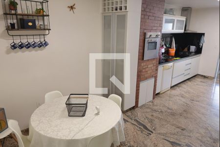 Apartamento à venda com 187m², 3 quartos e 2 vagasCopa