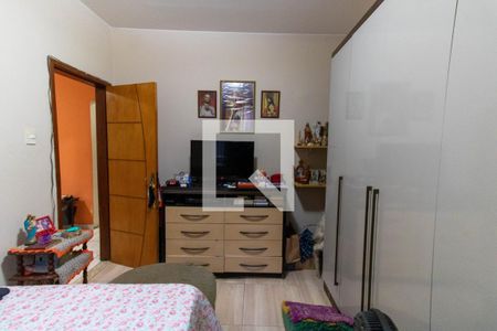 Casa à venda com 240m², 6 quartos e 2 vagas Casa à venda com 240m², 6 quartos e 2 vagasQuarto