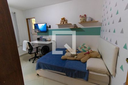 Casa à venda com 240m², 6 quartos e 2 vagas Casa à venda com 240m², 6 quartos e 2 vagasQuarto