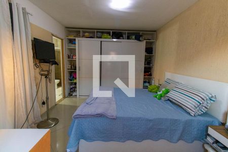 Casa à venda com 240m², 6 quartos e 2 vagas Casa à venda com 240m², 6 quartos e 2 vagasQuarto
