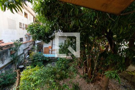 Casa à venda com 240m², 6 quartos e 2 vagas Casa à venda com 240m², 6 quartos e 2 vagasVista