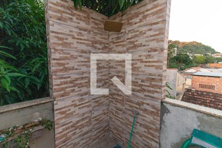 Casa à venda com 240m², 6 quartos e 2 vagas Casa à venda com 240m², 6 quartos e 2 vagasÁrea externa