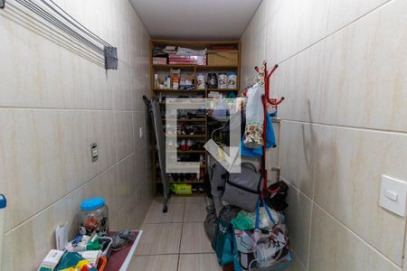 Casa à venda com 240m², 6 quartos e 2 vagas Casa à venda com 240m², 6 quartos e 2 vagasDetalhe da área de serviço