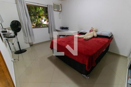 Casa à venda com 240m², 6 quartos e 2 vagas Casa à venda com 240m², 6 quartos e 2 vagasQuarto