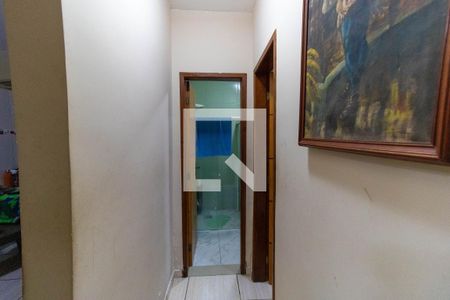 Casa à venda com 240m², 6 quartos e 2 vagas Casa à venda com 240m², 6 quartos e 2 vagasCorredor