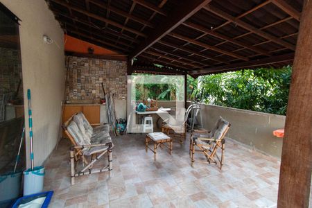 Casa à venda com 240m², 6 quartos e 2 vagas Casa à venda com 240m², 6 quartos e 2 vagasDetalhe da área de serviço