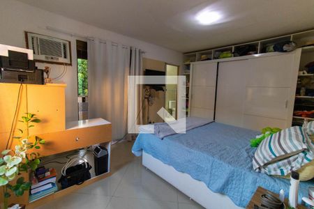 Casa à venda com 240m², 6 quartos e 2 vagas Casa à venda com 240m², 6 quartos e 2 vagasQuarto