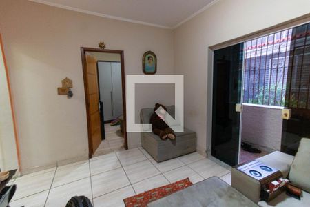 Casa à venda com 240m², 6 quartos e 2 vagas Casa à venda com 240m², 6 quartos e 2 vagasSala