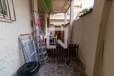 Casa à venda com 240m², 6 quartos e 2 vagas Casa à venda com 240m², 6 quartos e 2 vagasÁrea externa