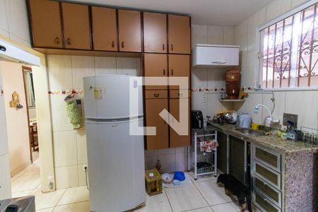 Casa à venda com 240m², 6 quartos e 2 vagas Casa à venda com 240m², 6 quartos e 2 vagasCozinha