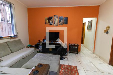 Casa à venda com 240m², 6 quartos e 2 vagas Casa à venda com 240m², 6 quartos e 2 vagasSala