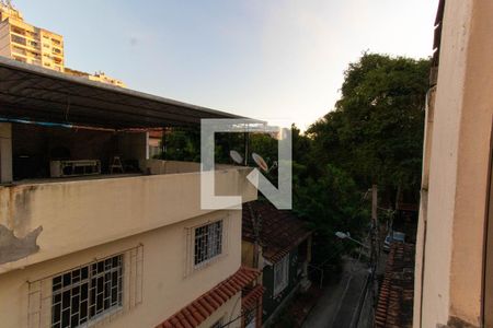 Casa à venda com 240m², 6 quartos e 2 vagas Casa à venda com 240m², 6 quartos e 2 vagasVista