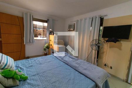 Casa à venda com 240m², 6 quartos e 2 vagas Casa à venda com 240m², 6 quartos e 2 vagasQuarto