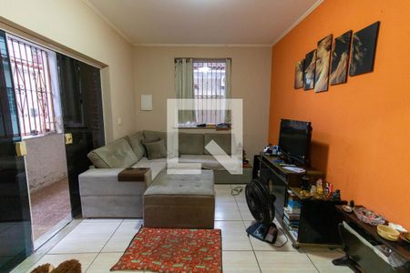 Casa à venda com 240m², 6 quartos e 2 vagas Casa à venda com 240m², 6 quartos e 2 vagasSala