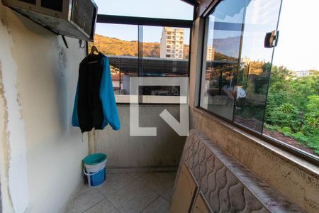 Casa à venda com 240m², 6 quartos e 2 vagas Casa à venda com 240m², 6 quartos e 2 vagasÁrea de serviço