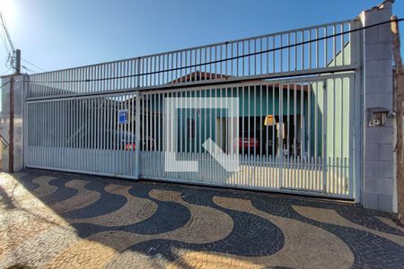 Casa à venda com 280m², 5 quartos e 5 vagasFachada