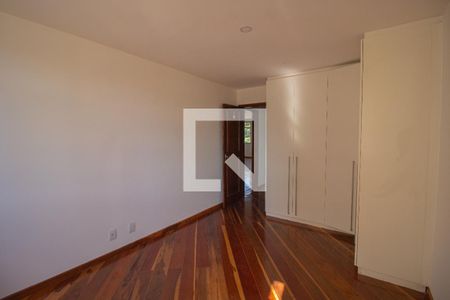 Apartamento à venda com 160m², 3 quartos e 2 vagas Apartamento à venda com 160m², 3 quartos e 2 vagasQuarto 2