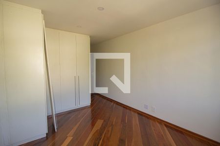Apartamento à venda com 160m², 3 quartos e 2 vagas Apartamento à venda com 160m², 3 quartos e 2 vagasSuíte