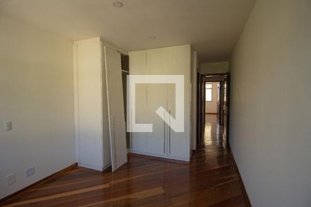 Apartamento à venda com 160m², 3 quartos e 2 vagas Apartamento à venda com 160m², 3 quartos e 2 vagasSuíte