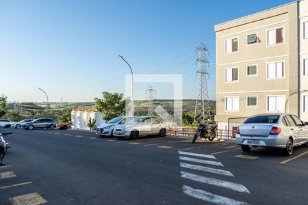 Apartamento para alugar com 45m², 2 quartos e 1 vaga Apartamento para alugar com 45m², 2 quartos e 1 vagaÁrea comum- Estacionamento e vista dos outros blocos