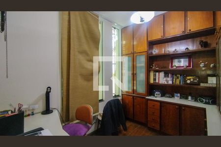 Casa à venda com 454m², 4 quartos e 4 vagasEscritório