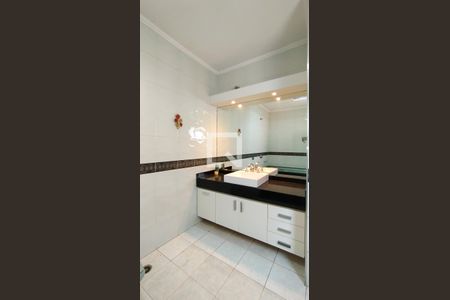 Casa à venda com 454m², 4 quartos e 4 vagasBanheiro da Suíte 1