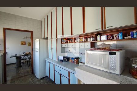 Casa à venda com 454m², 4 quartos e 4 vagasCozinha