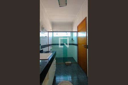 Casa à venda com 454m², 4 quartos e 4 vagasBanheiro da Suíte 4