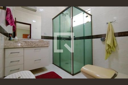 Casa à venda com 454m², 4 quartos e 4 vagasBanheiro da Suíte 2