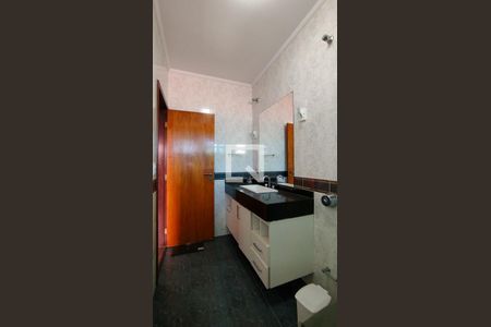 Casa à venda com 454m², 4 quartos e 4 vagasBanheiro da Suíte 3