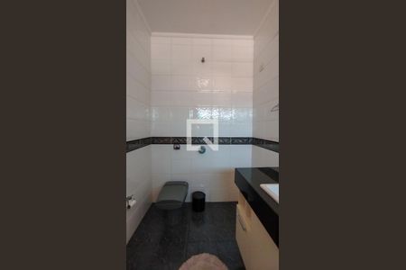 Casa à venda com 454m², 4 quartos e 4 vagasBanheiro da Suíte 4