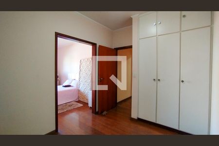 Casa à venda com 454m², 4 quartos e 4 vagasSuíte 4