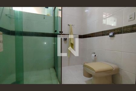 Casa à venda com 454m², 4 quartos e 4 vagasBanheiro da Suíte 2