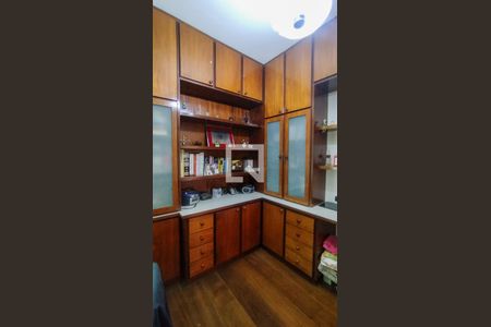 Casa à venda com 454m², 4 quartos e 4 vagasEscritório