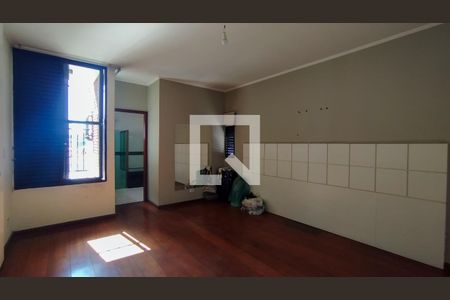 Casa à venda com 454m², 4 quartos e 4 vagasSuíte 1