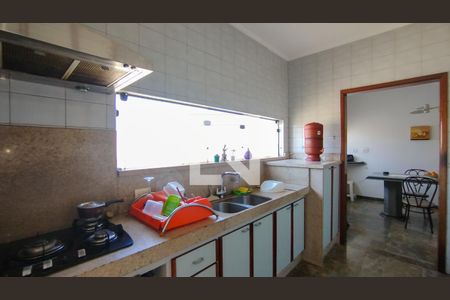 Casa à venda com 454m², 4 quartos e 4 vagasCozinha