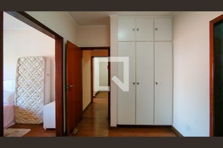 Casa à venda com 454m², 4 quartos e 4 vagasSuíte 4